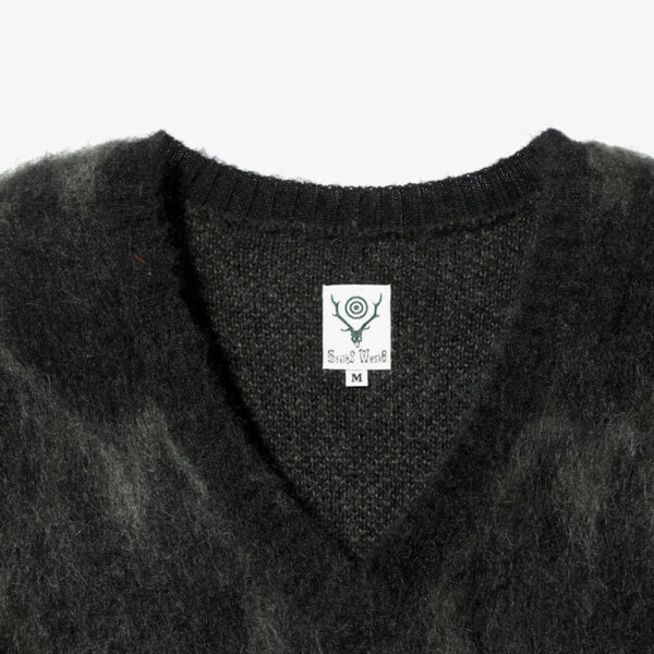 SOUTH2 WEST8 Loose Fit V Neck Sweater - Black Skull&Target