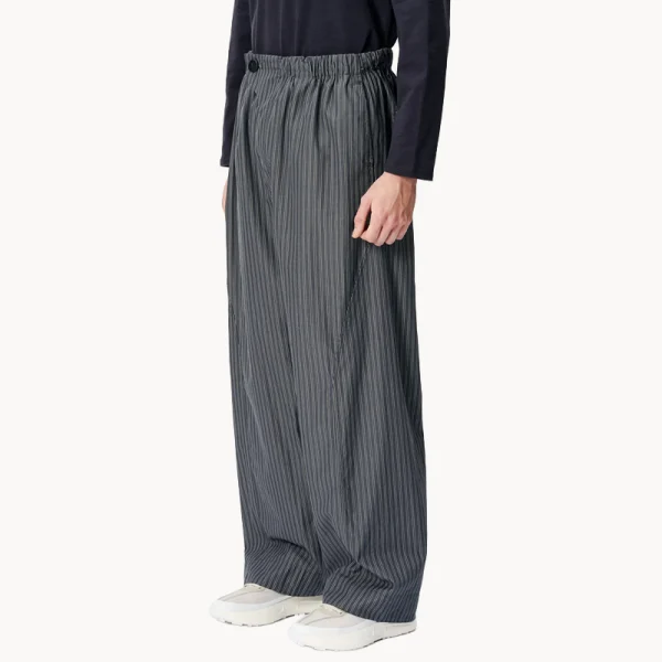 GOLDWIN 0 Reflective Striped Pants – Deep Charcoal