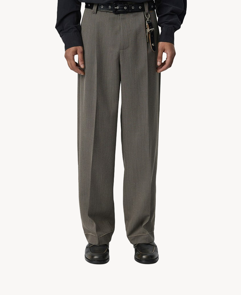MFPEN Patch Trousers – Taupe Wool Twill Pantalones con parches MFPEN – Sarga de lana color topo