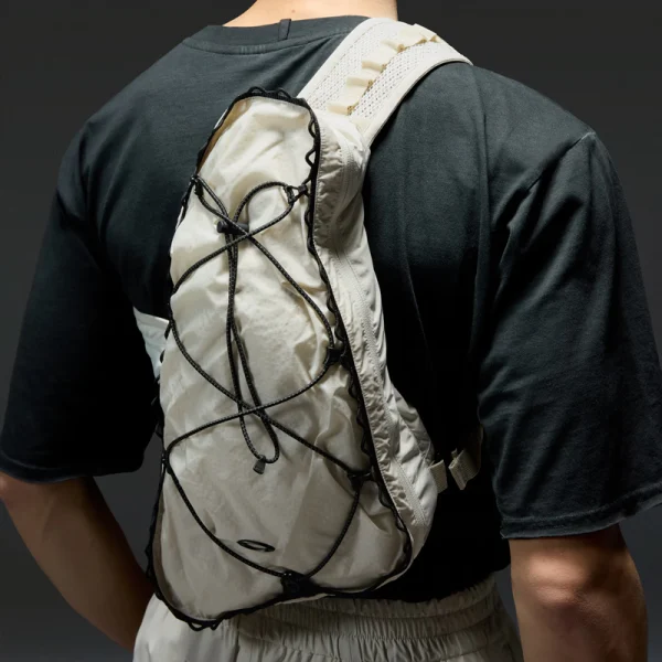 OAKLEY Latitude Veil Slingpack Jacket - Cement