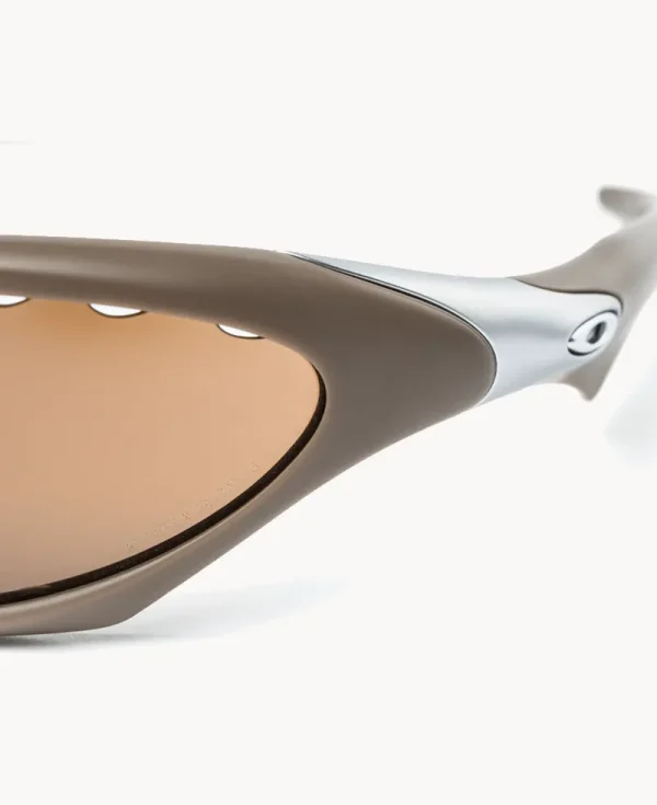 OAKLEY x SATISFY Scar – Falcon with Prizm Tungsteno Vtd