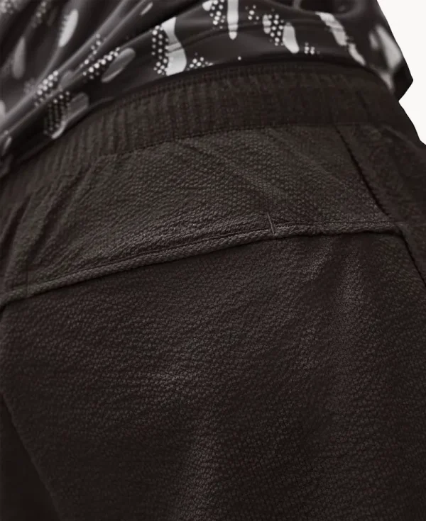 ON RUNNING Performance Volt Short 1 – Espresso