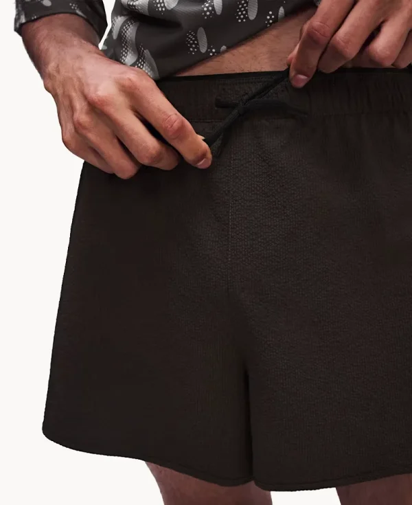 ON RUNNING Performance Volt Short 1 – Espresso