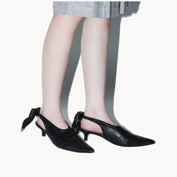 AJ1457 Laced Pump - Black Soft Leather